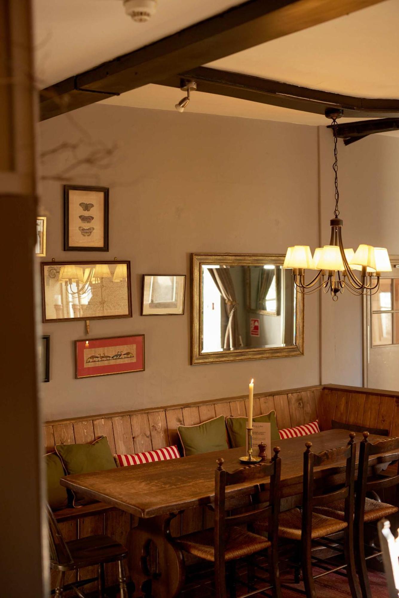 The Grosvenor Arms Hotel Hindon Buitenkant foto