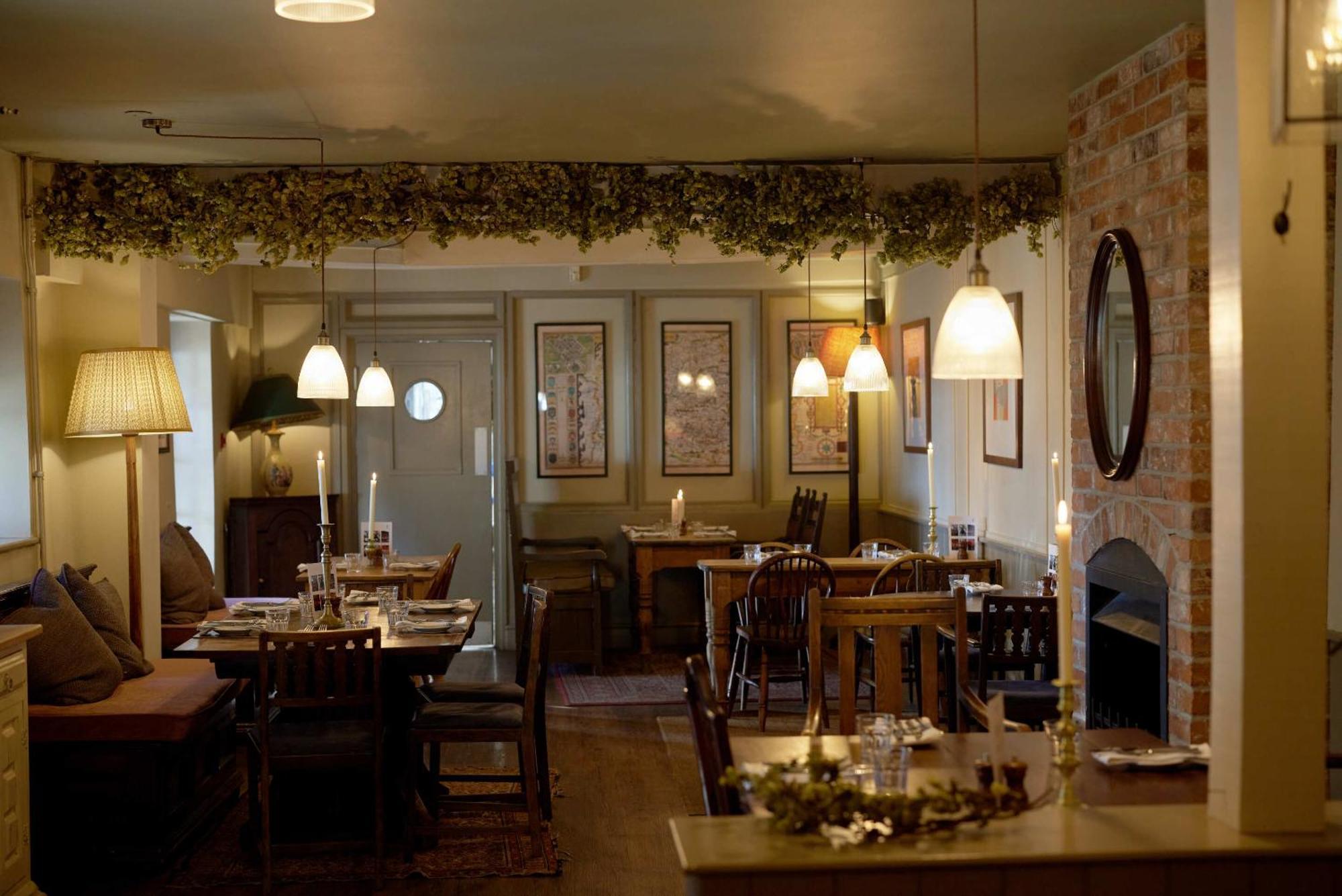 The Grosvenor Arms Hotel Hindon Buitenkant foto