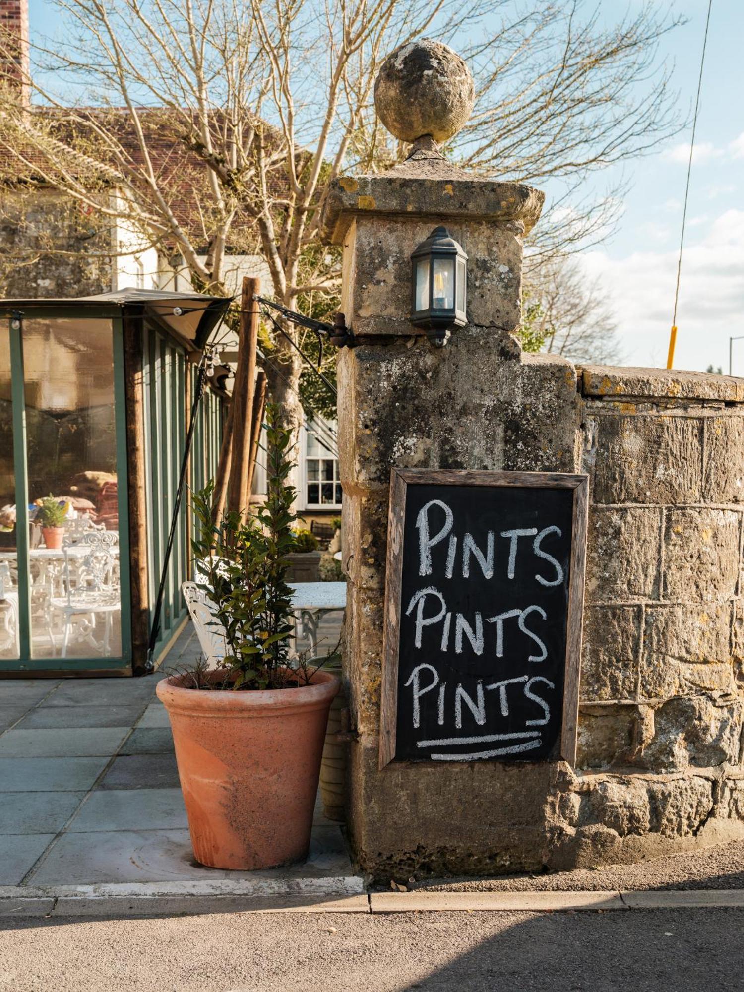 The Grosvenor Arms Hotel Hindon Buitenkant foto